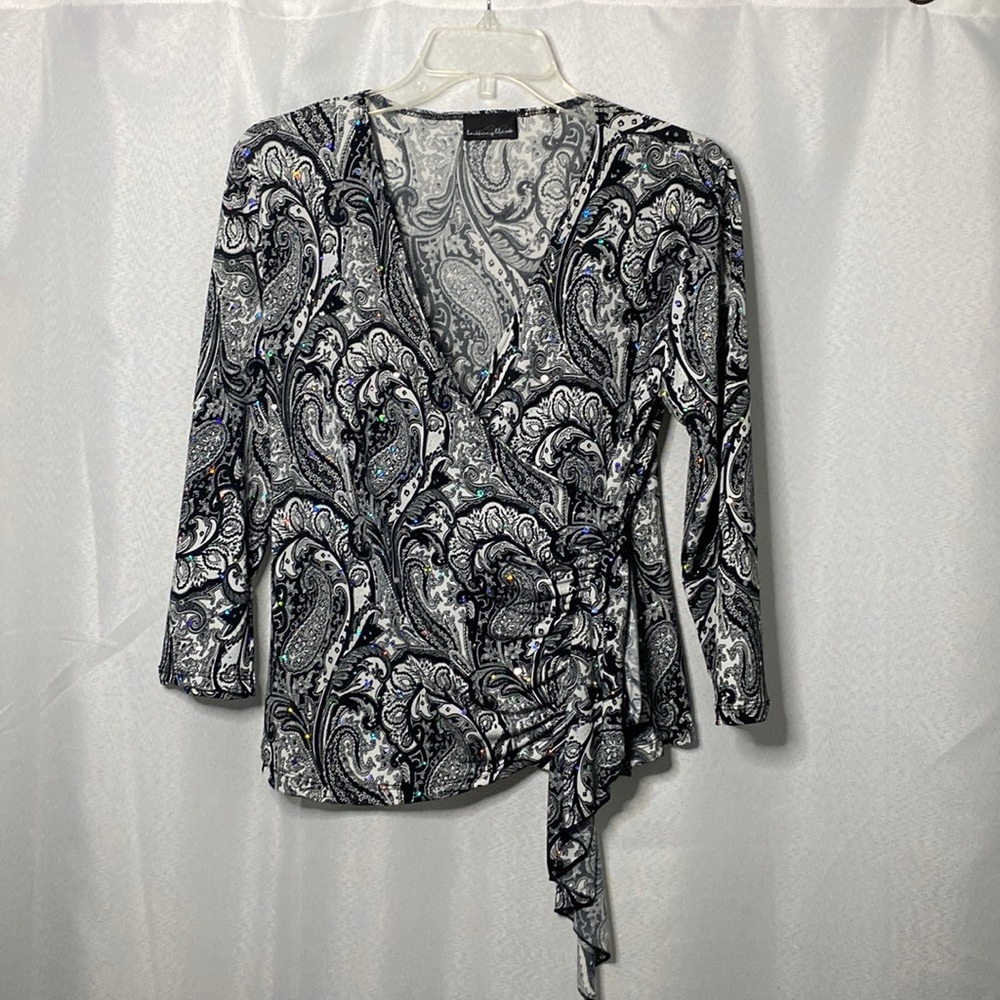 ❗️MOVING SALE❗️ Wrap Top with Paisley Pattern